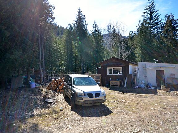 4th image of 1538 Creighton Valley Rd