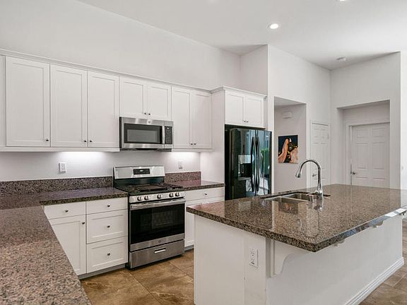 3rd image of 78810 Adesso Way