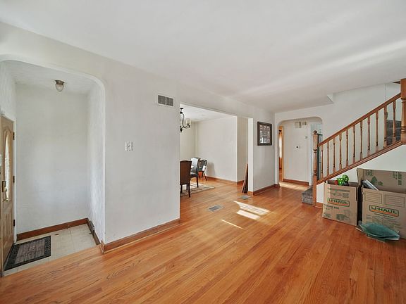 3rd image of 1106 Linden Ave
