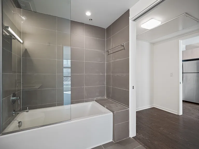 5800 Harold Way — Photo 13