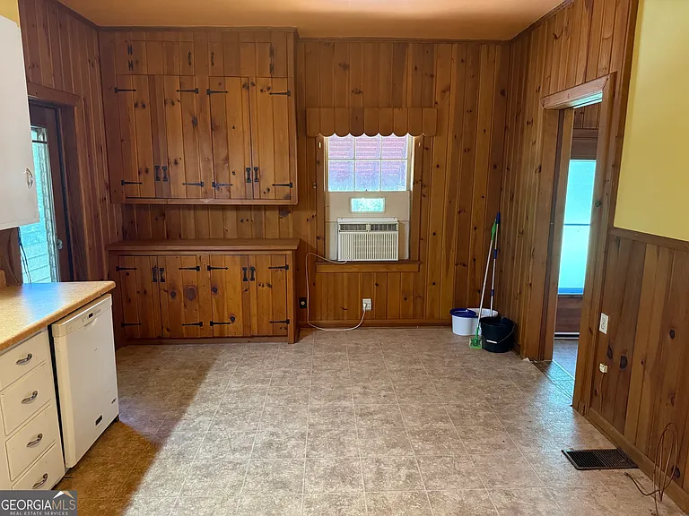 998 Highland Cir SE — Photo 14
