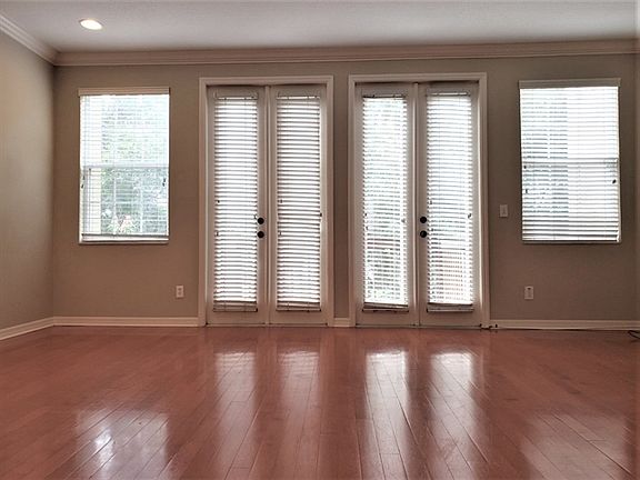 3rd image of 3004 Pointeview Dr