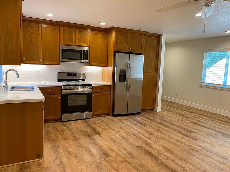 606B West St — Photo 3