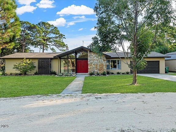3rd image of 865 Carambola Dr