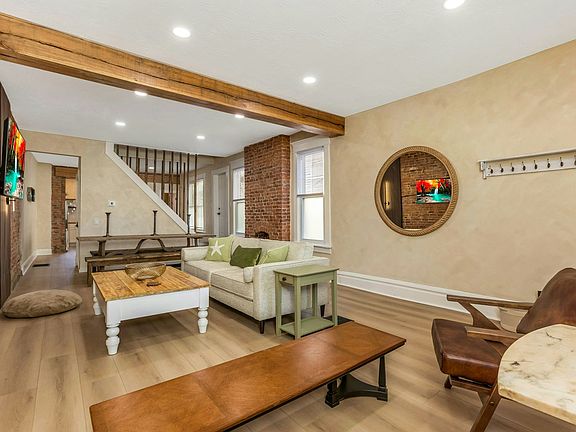 5th image of 1649 Franklin Park S