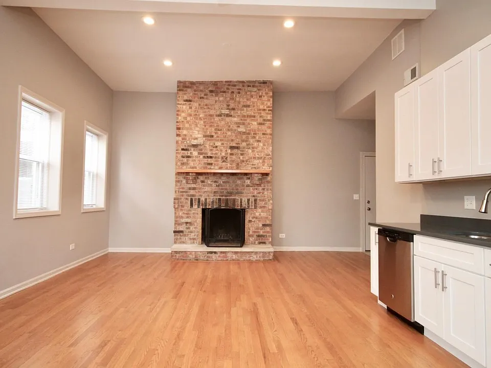 617 W Drummond Pl #3CE