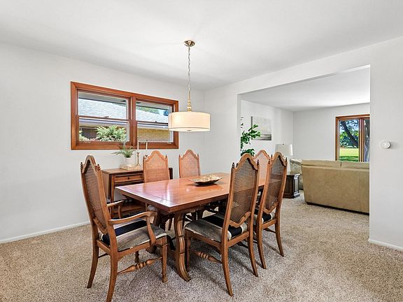 5th image of 1706 N Aspen Dr