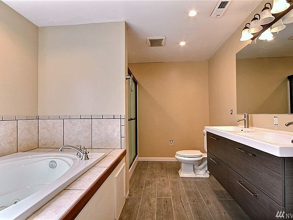3rd image of 23910 Westview Ct