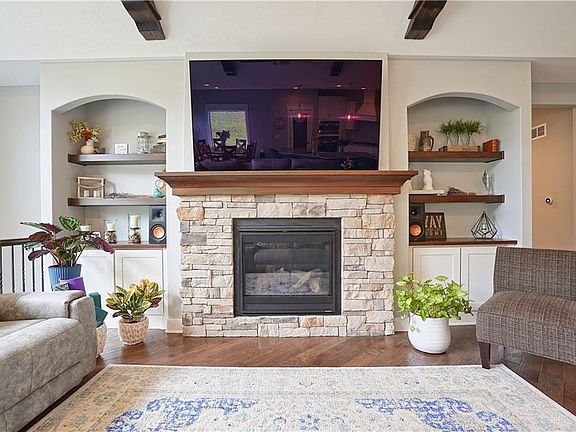 5th image of 3515 Sunset Bluff Dr
