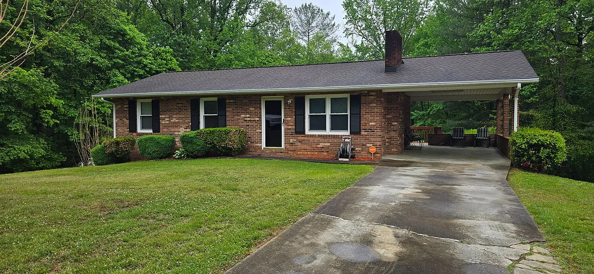 Building Photo - 2735 Tablerock Rd