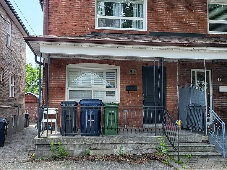 43 Bowie Ave — Photo 1
