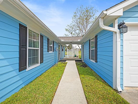 3rd image of 140 Meadowview Dr