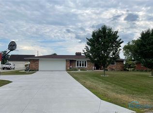24210 W James Ridge Rd, Millbury, OH 43447