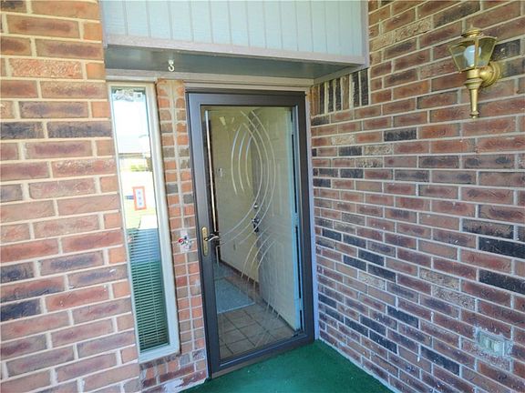 3rd image of 413 S Conestoga Dr