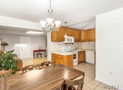 4th image of 169 Elmwood St