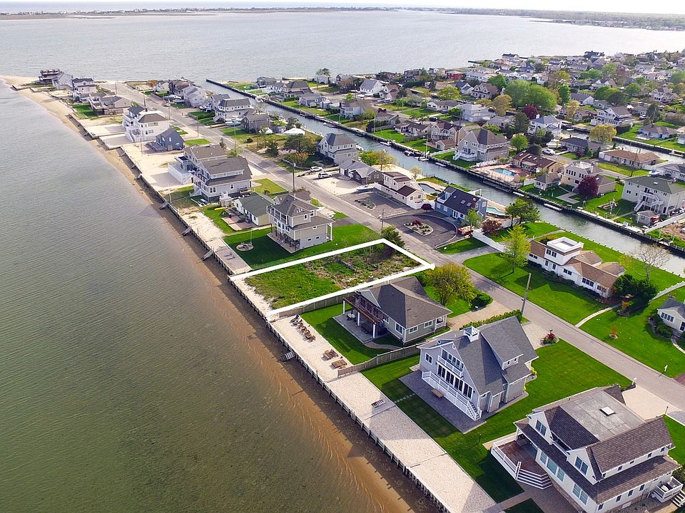 1st image of 15 Shinnecock Ave