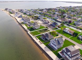 15 Shinnecock Ave, East Quogue, NY 11942