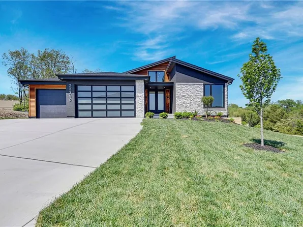 22300 W 90th Ter, Lenexa, KS 66227