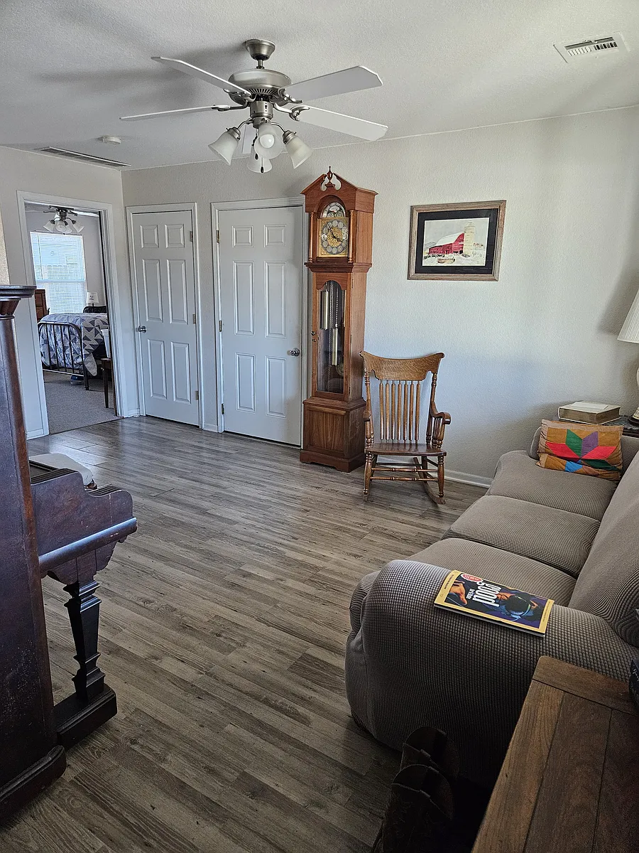 Main floor living room - 2320 Vineyard Cir #B