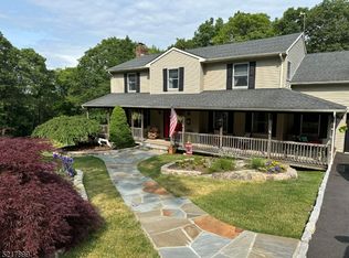 511 Abricada Rd, Highland Lakes, NJ 07422