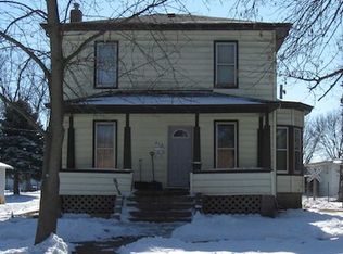 418 1/2 10th St, Sheldon, IA 51201