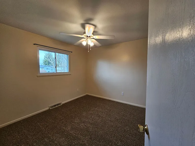 905 New Bedford Dr — Photo 16