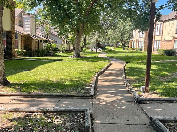 5th image of 2415 Chapel Hill Ln