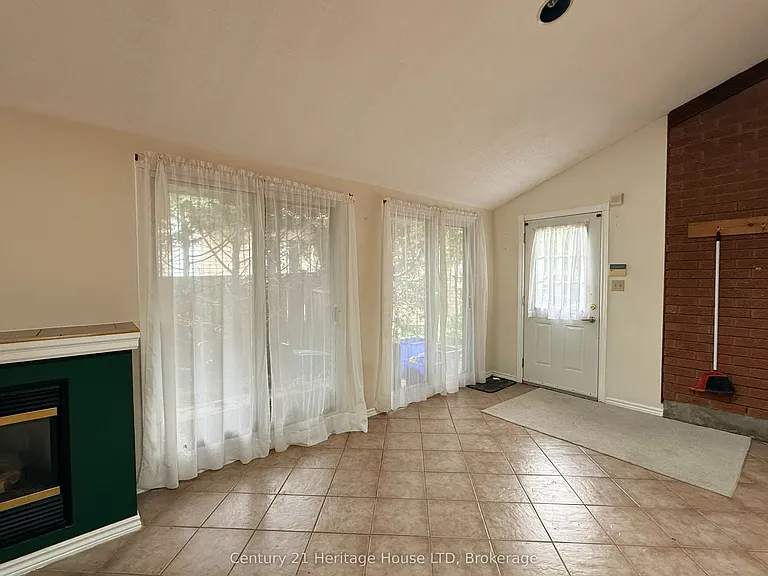 7643 Cavendish Dr — Photo 2