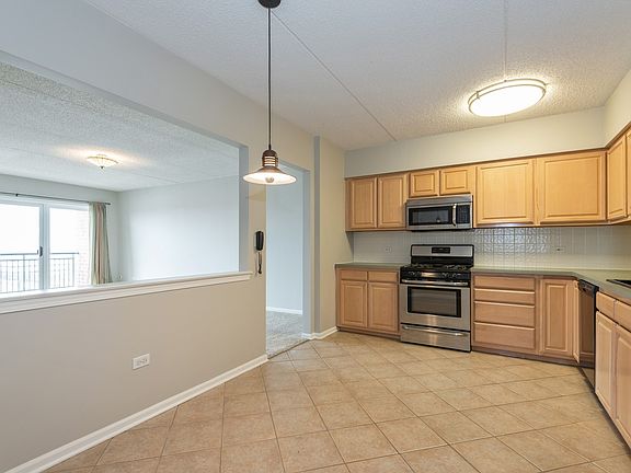 2nd image of 5555 N Cumberland Ave Unit 805