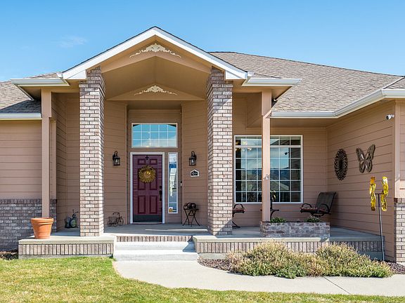 5th image of 1633 Holly Ln