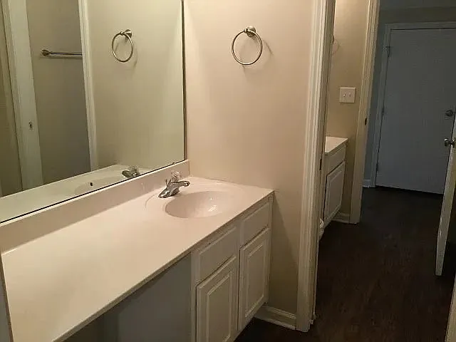 334 Aberdeen Cir — Photo 5
