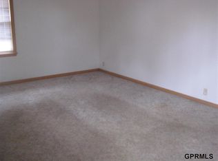 4844 Manderson St, Omaha, NE 68104