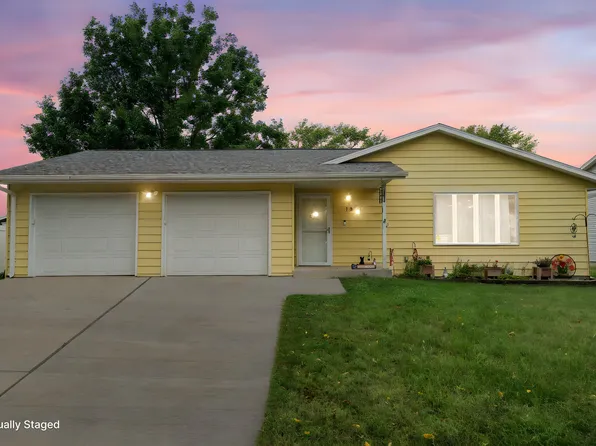 1816 9th Street Pl, Nevada, IA 50201