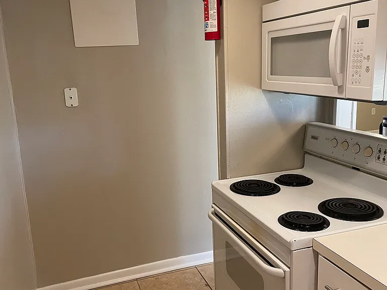 408 Marshall Ct NW #2 — Photo 7