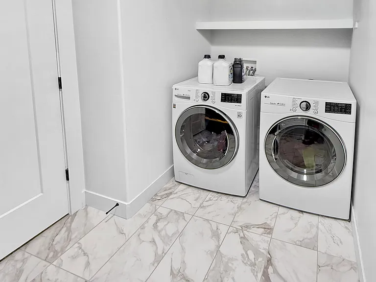 617 S 1080 W — Photo 32