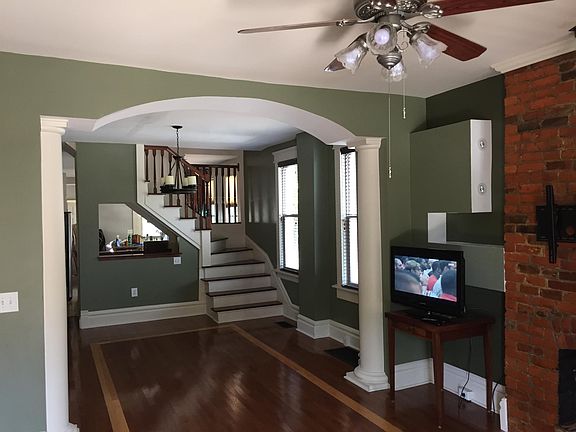 3rd image of 424 W 1st Ave