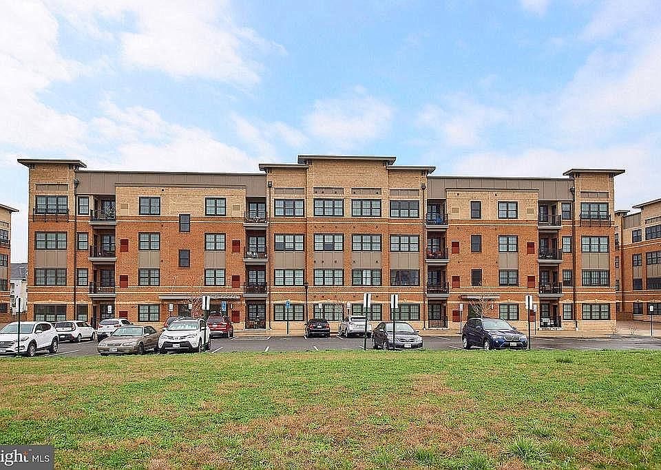 1st image of 2905 Bleeker St Unit 402