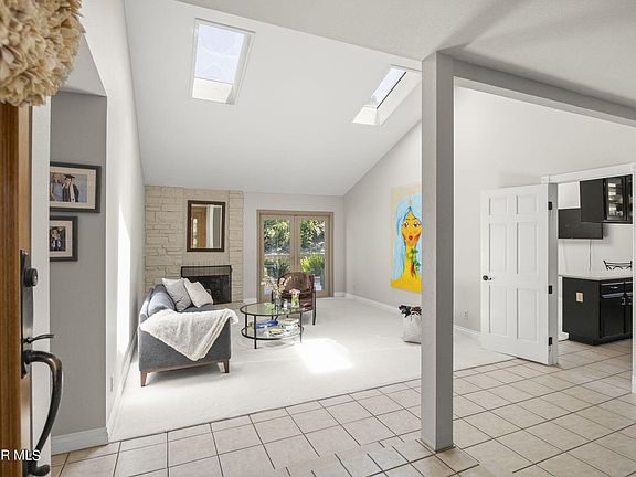 4th image of 564 Kenwood St