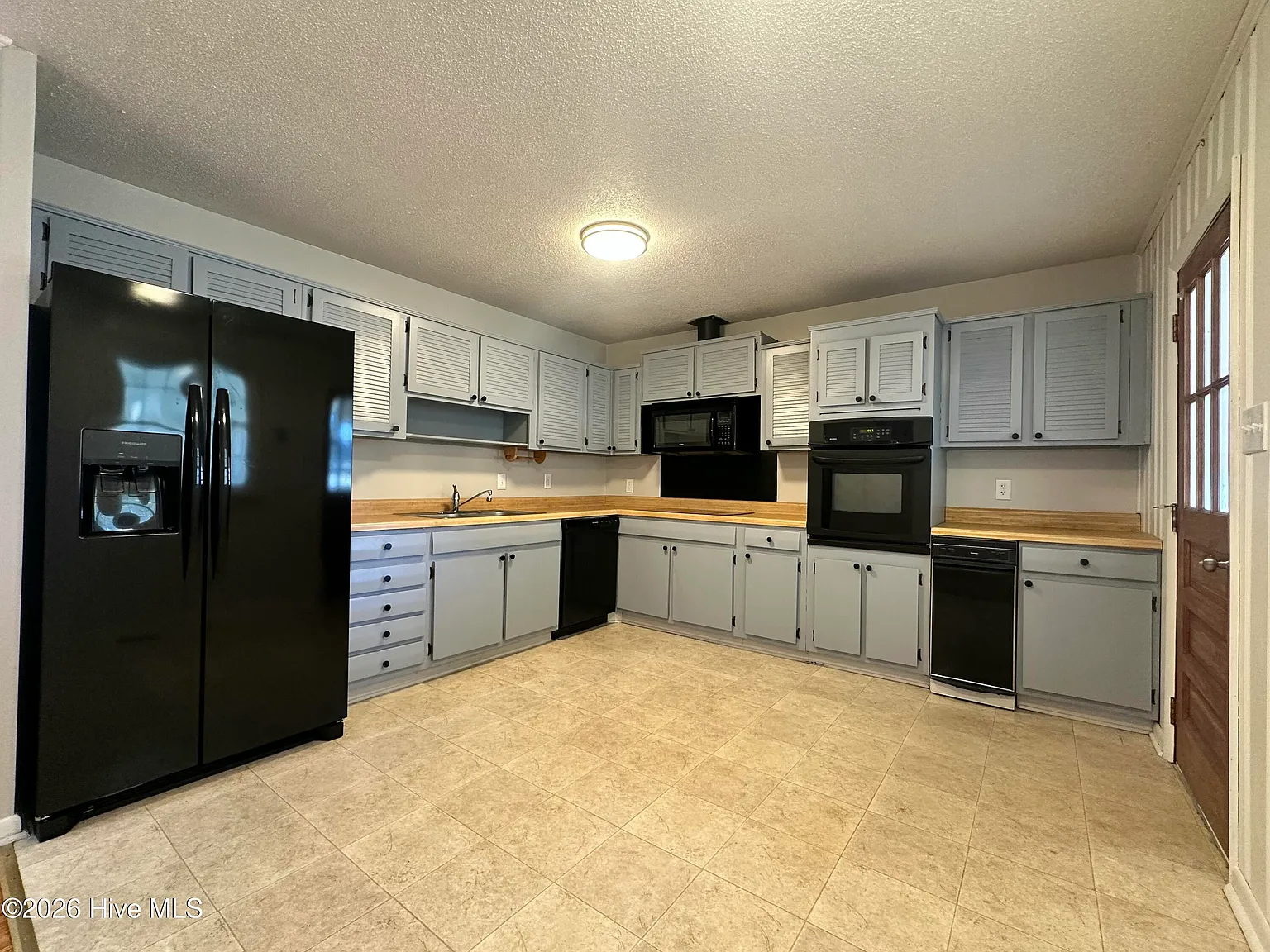 3 bed, 2.0 bath, 1872 sqft, $2,000 — Photo 4