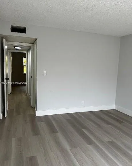 18101 NW 68th Ave — Photo 5
