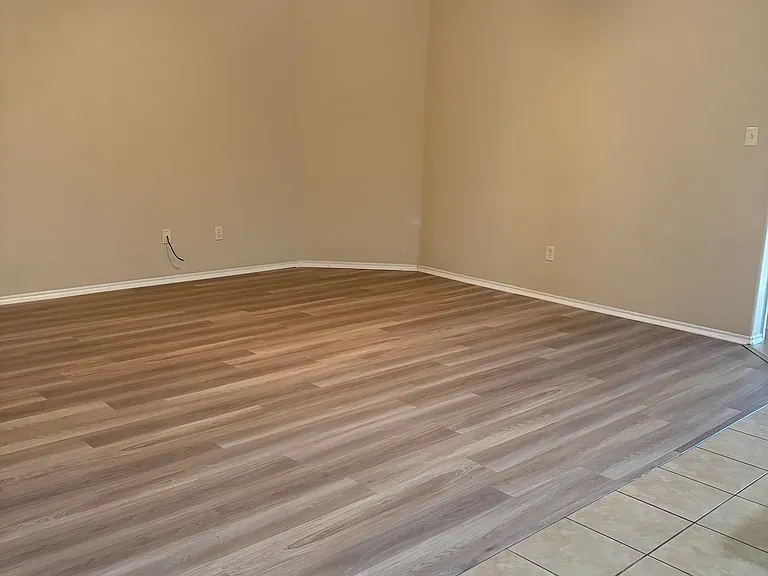 814 Bens Dr — Photo 8