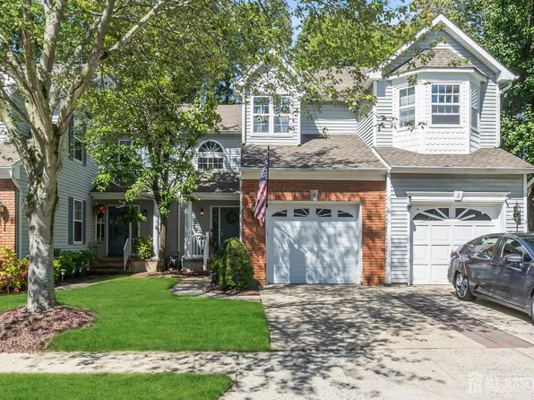 4 Chadwick Dr, Old Bridge, NJ 08857