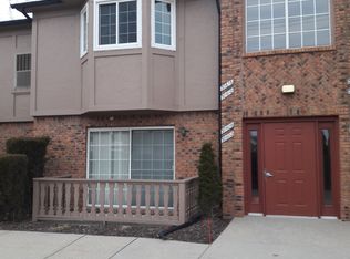 30602 Oakridge Manor Dr, Roseville, MI 48066