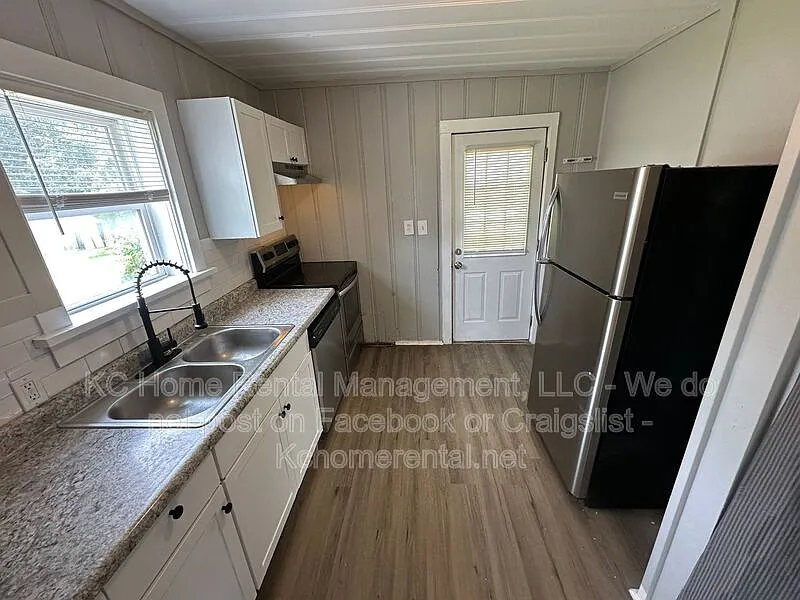 3 bed, 1.0 bath, 1109 sqft, $1,695 — Photo 4