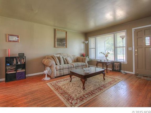 3rd image of 1810 E Woodrow Pl