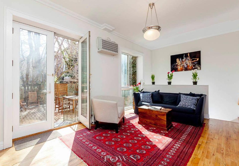 1st image of 428 Hudson St APT 1