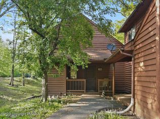 326 Crewe Ct, Bushkill, PA 18324