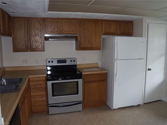 3rd image of 1609 Fairfax Dr