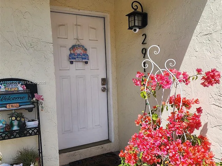2915 San Remo Cir — Photo 1