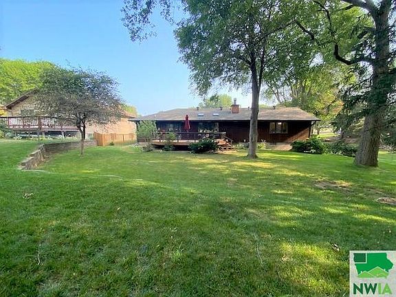2nd image of 6016 Pine View Dr